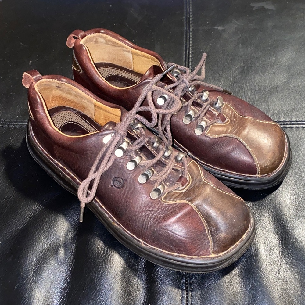 BORN Women’s Brown Lace-Up Oxfords. Size 8M.